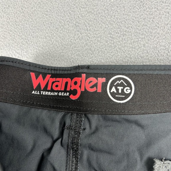 Wrangler ATG Shorts Mens 44 Black All Terrain Gear Cargo Hiking Utility Outdoor - Picture 4 of 6